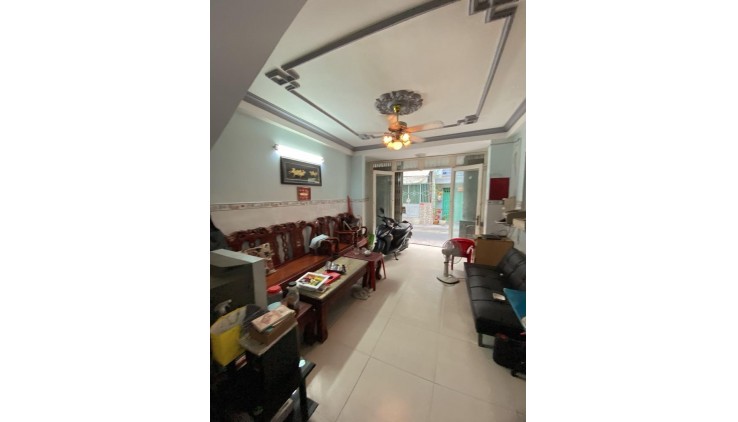 TỈNH LỘ 10 LÔ GỐC 2 MẶT THOÁNG - NHÀ 3 TẦNG ĐÚC BTCT 64M2 - SỔ HOÀN CÔNG ĐỦ - CHỈ HƠN 4 TỶ
